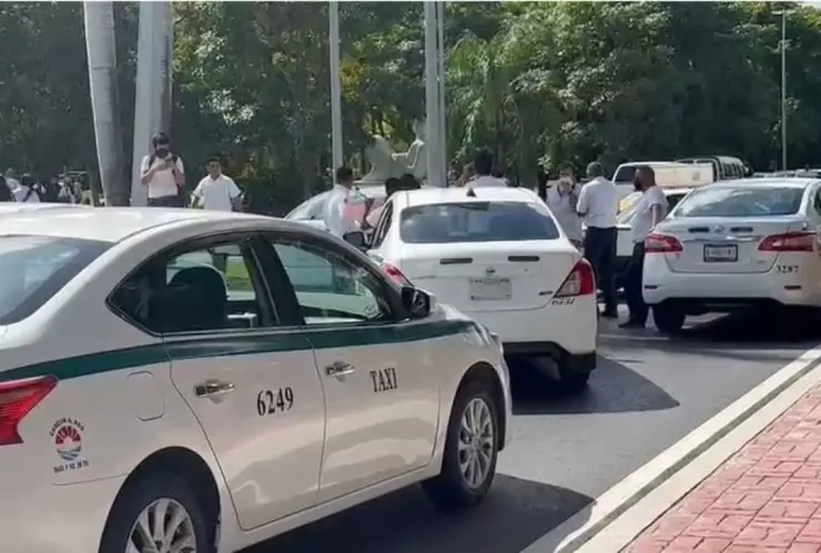 bloqueo taxistas cancun costera