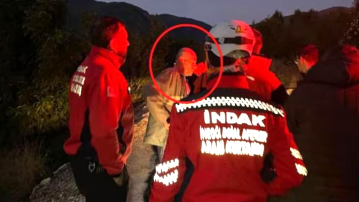 Borracho se une a su propia búsqueda, sus amigos lo reportaron como desaparecido.png