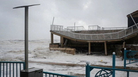 Al menos 2 muertos en Florida por el paso de Nicoles