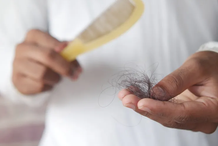 Las razones espirituales por las que se te cae el cabello