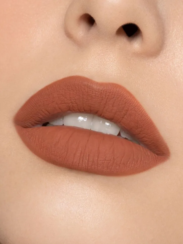 5 tonos de labiales que dan volumen a los labios finos y aportan luz a todo el rostro