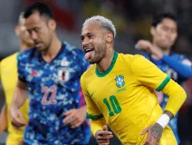 Neymar con Brasil festeja su gol ante Japón