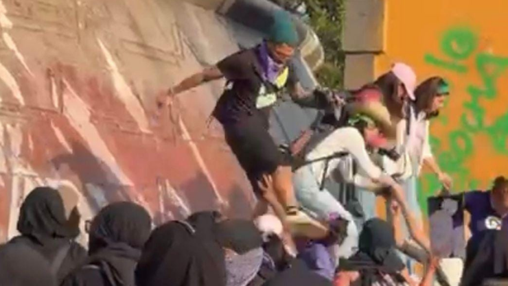 Fotógrafo es investigado por agresión en marcha 8M