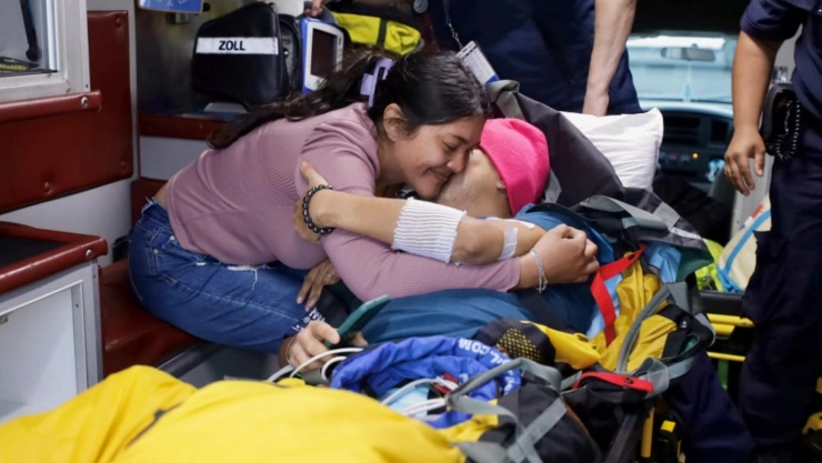 Emotivo REENCUENTRO de yucateco con su familia tras dejar Canadá; libra una lucha contra el cáncer