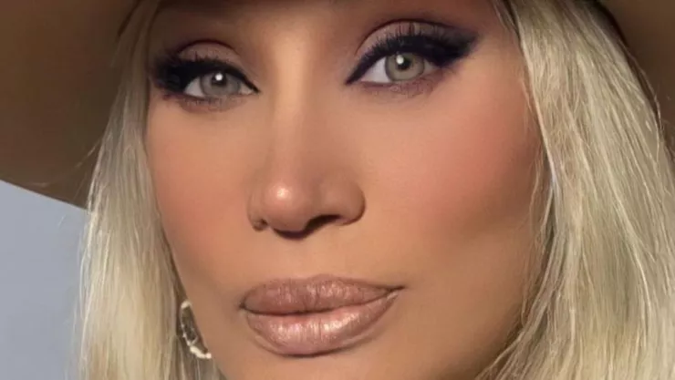 La Tesorito reacciona a la polémica de Lalo Mora; lo llama “cochino”.