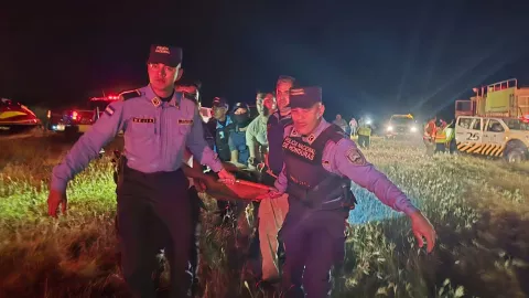 VIDEO | ¡Imágenes sensibles! Accidente aéreo deja al menos 12 muertos al estrellarse contra el mar