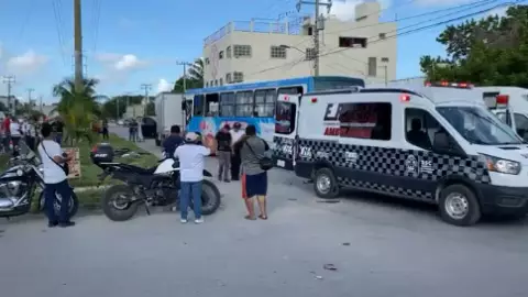 ¡ÚLTIMA HORA! Muere chófer de camión atropellado por su propia unidad en Cancún.jpg