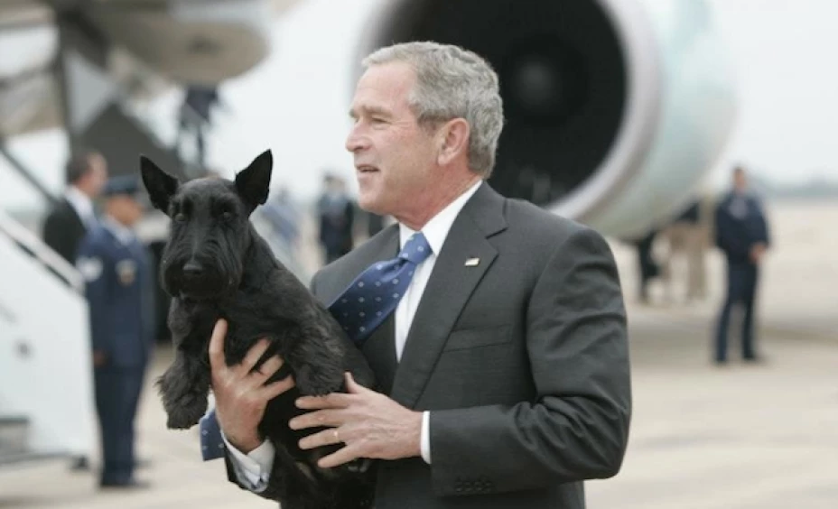George W. Bush y Barney