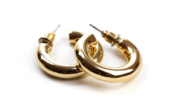 Cartier finalmente tomó posición por los aretes dorados de medio millón de pesos que vendió por accidente