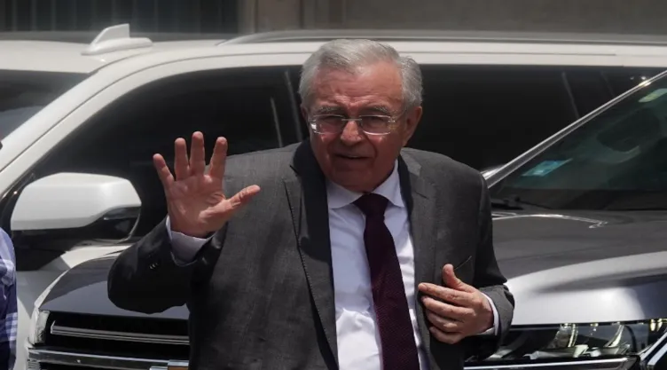 Rubén Rocha Moya, gobernador de Sinaloa, durante su llegada a una reunión que presidió Adán Augusto, secretario de Gobernación, en Palacio Nacional