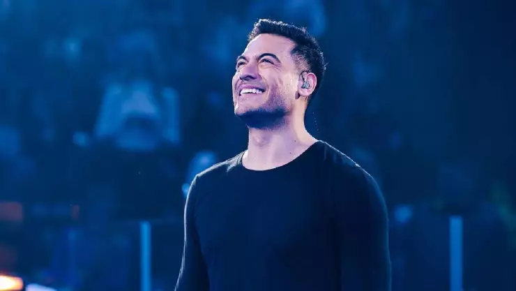 carlos rivera llora en su nuevo video musical