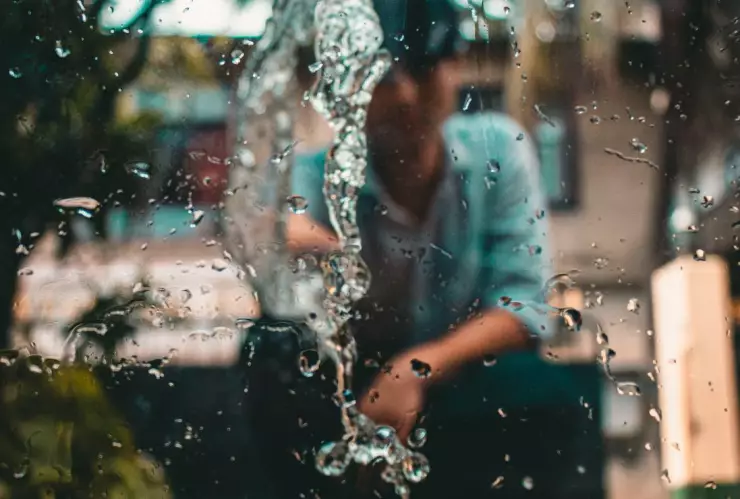 Por qué se acostumbra a mojarse en Sábado de Gloria