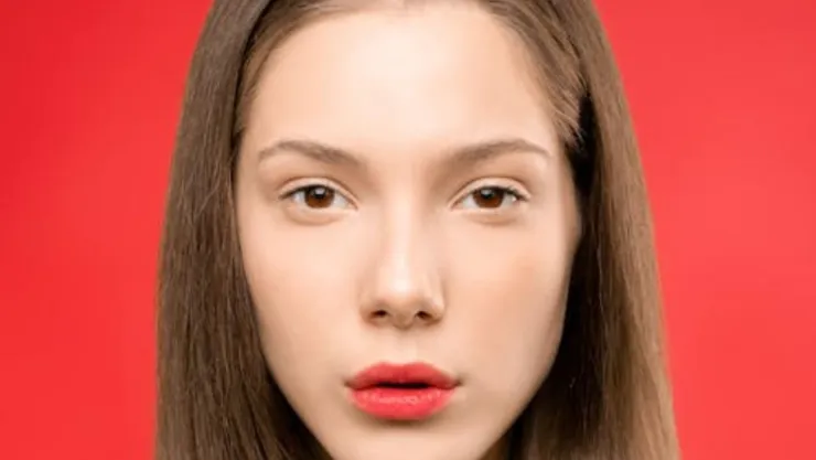 Así obtienes el maquillaje minimalista que está de moda este 2026