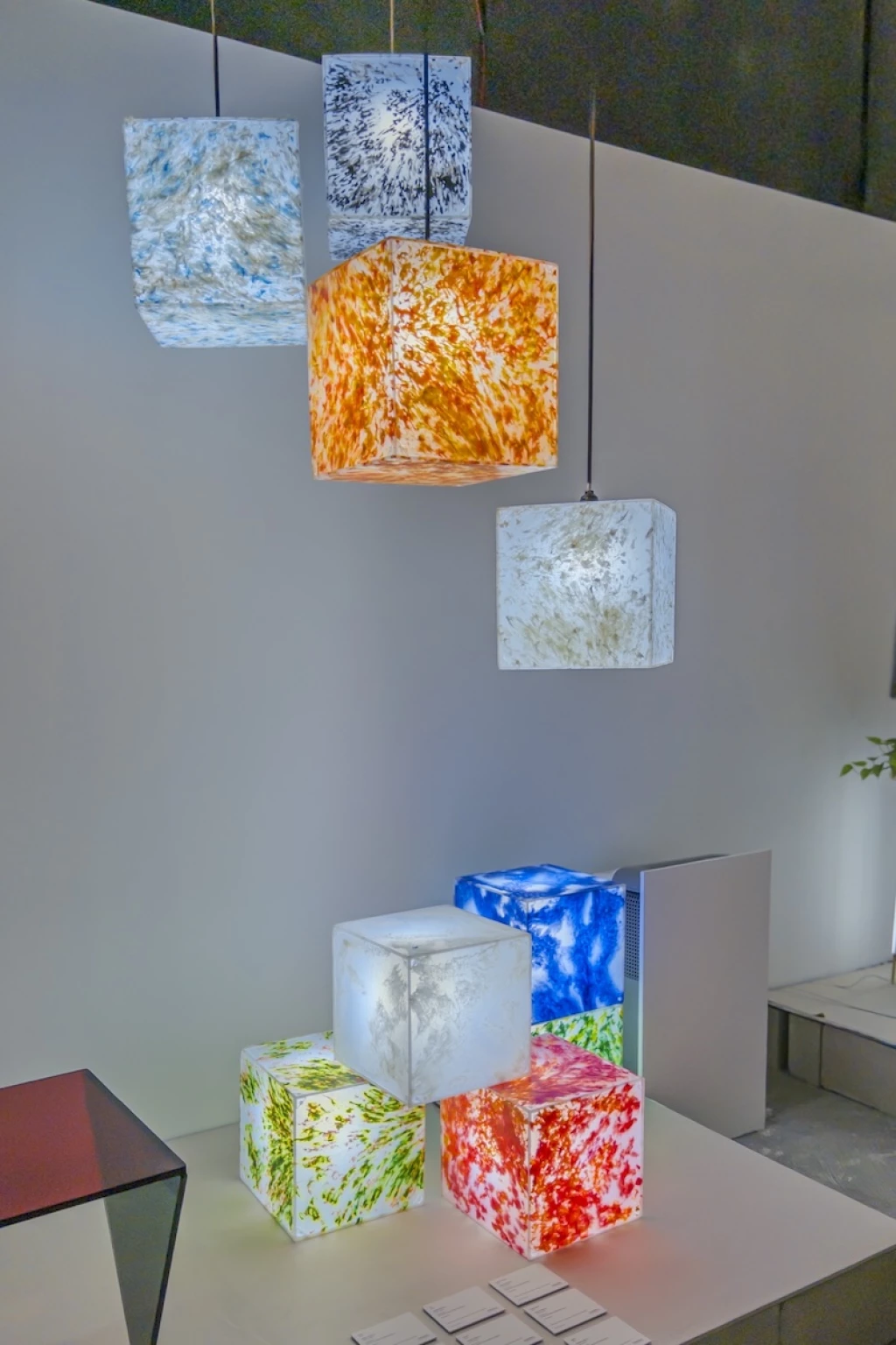 design week inedito 2025 lamparas de colores