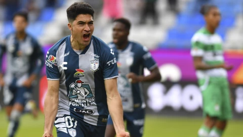 Nicol&aacute;s Ib&aacute;&ntilde;ez celebra un gol con Pachuca