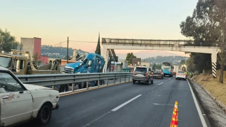 Volcadura de tráiler autopista Apizaco–Tlaxcala 26 de enero de 2026