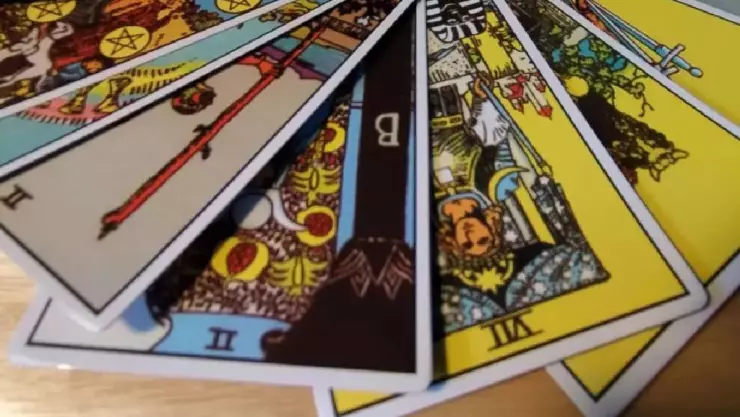 Horóscopos de HOY lunes 13 de abril según Nana Calistar: Estos SIGNOS deberán cuidar su DINERO y evitar prestar