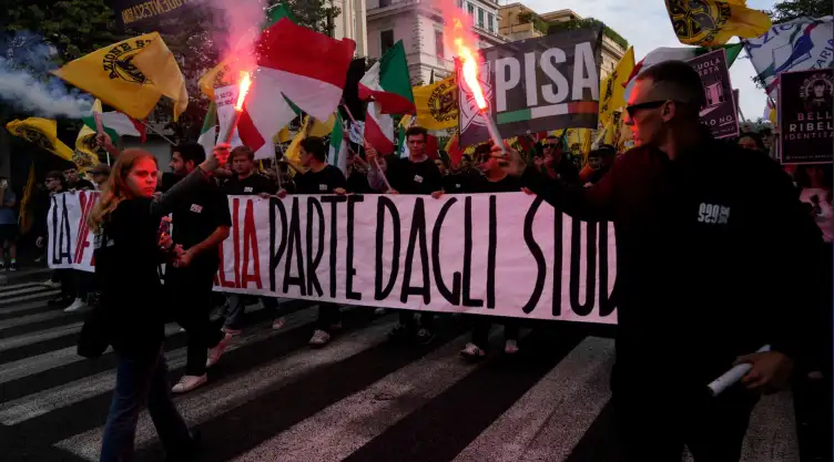 Protesta estudiantil en Milán, Italia.