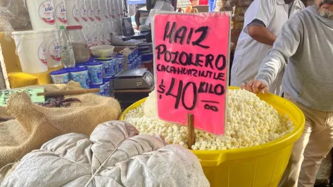 Venta del maíz pozolero en el Rastro de Canal del Norte