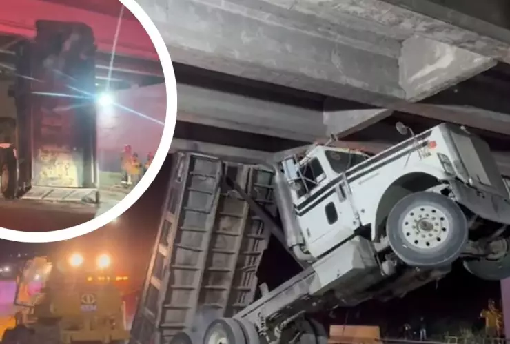 Tráfico afectado: camión atrapado en puente de Avenida Internacional a Playas de Tijuana