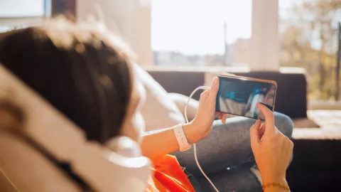 Usar el celular mientras carga puede dañar la batería