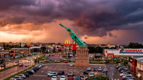 Video: colapsa Estatua de la Libertad en Guaíba, Brasil, tras fuerte temporal