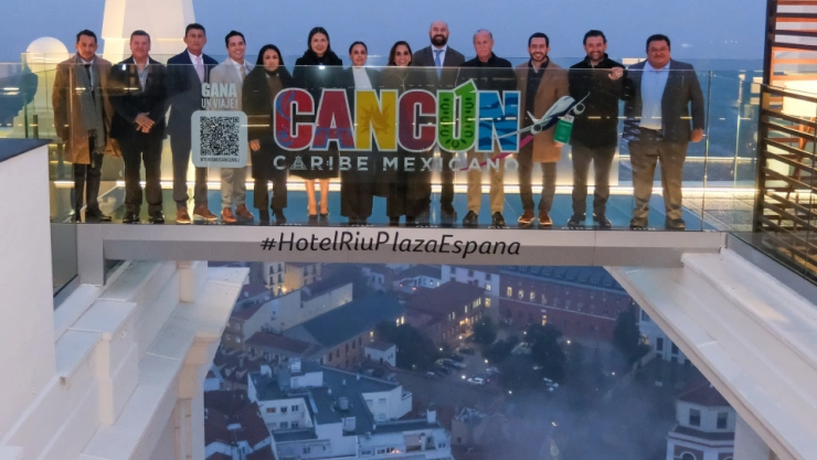 Develan las letras de Cancún en lo más alto de Madrid FITUR 2025.jpg