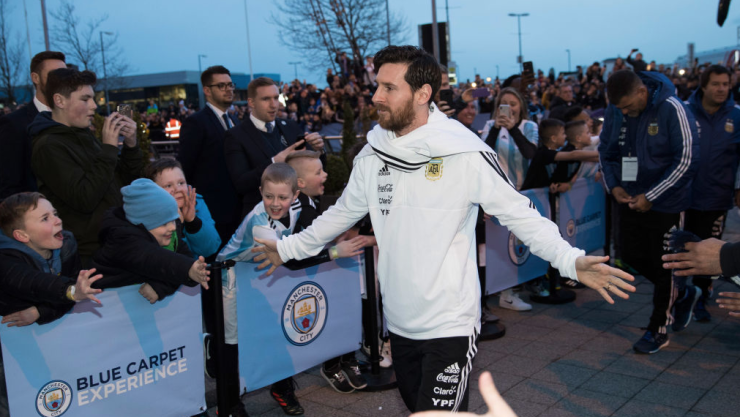 Liam Gallagher aseguró que Messi va al Manchester City