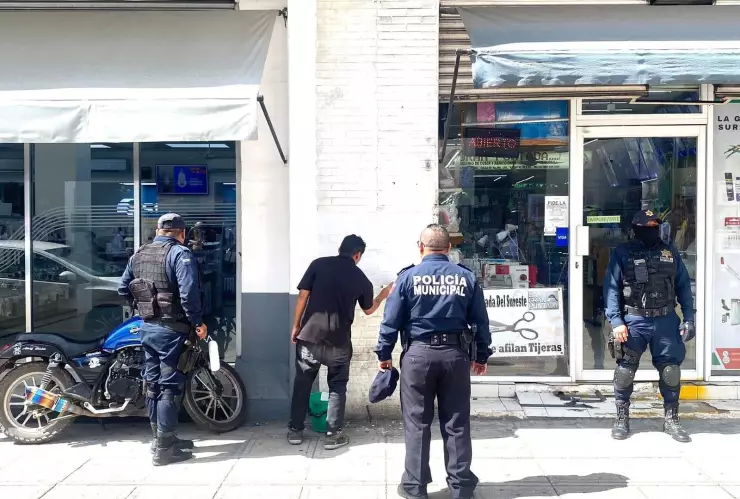 Por grafitear paredes, detienen a dos jóvenes en Mérida