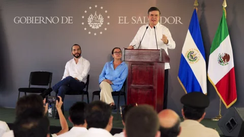 Ebrard en El Salvador