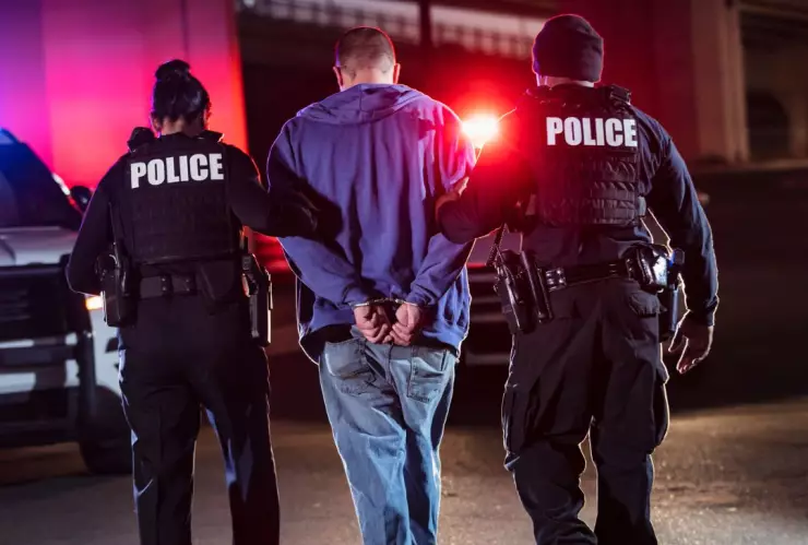 Detienen a caníbal que castraba hombres y se comía sus testículos