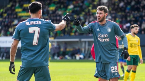 Santiago Gim&eacute;nez festeja su gol ante el Fortuna