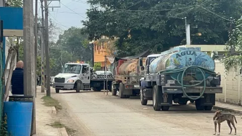 Aseguran pipas en Tihuatlán