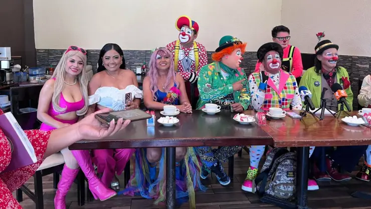 payasos en acapulco.jpg