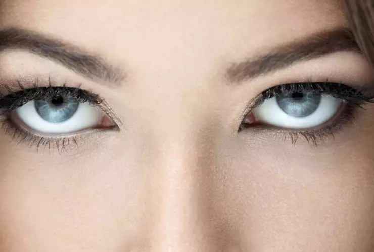 ¿Qué significa desviar la mirada al hablar?