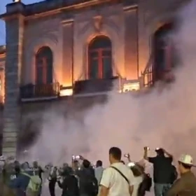 marcha-del-8m-en-oaxaca-termina-operativo-policial-y-detenciones-en-el-palacio-gobierno
