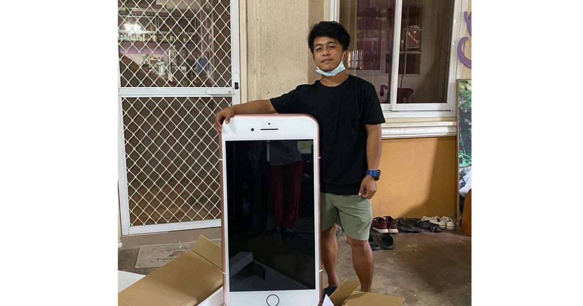 Compré un iPhone en línea, me entregaron una mesa
