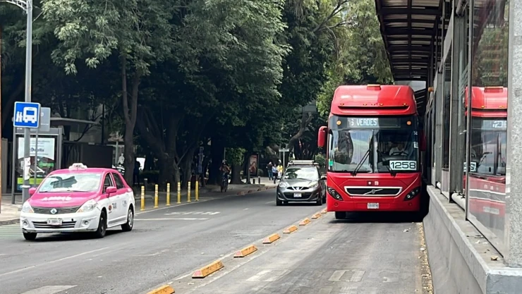 unidad_metrobus_cdmx_en_vivo_hoy_12_abril_retrasos_noticias_retrasos_estaciones_cerradas