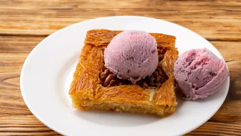 Postre Kanufa típica de Qatar