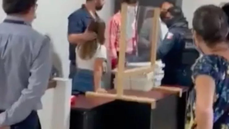 Sobrinas del cineasta Nicolás Celis ya están con su madre: Ebrard