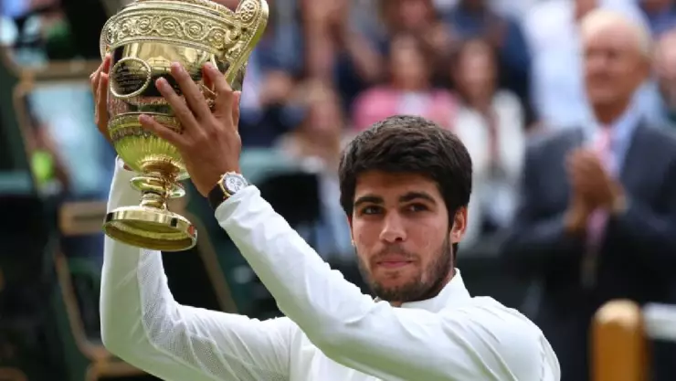 El español Carlos Alcaraz gana su primer Wimbledon (Video)