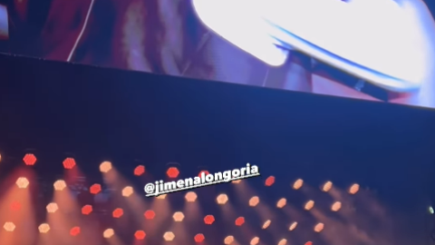 La FOTO del BESO en pleno escenario que se dieron Christian Nodal y Ángela Aguilar