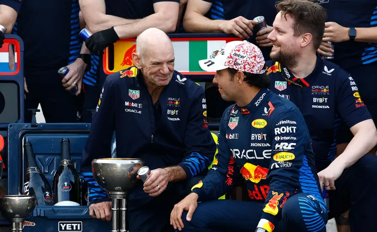 Adrian Newey y Checo Pérez