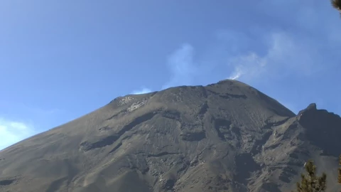 Reporta Cenapred varios segmentos de TREMOR en el Volcán Popocatépetl