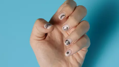 uñas con figuras.jpg