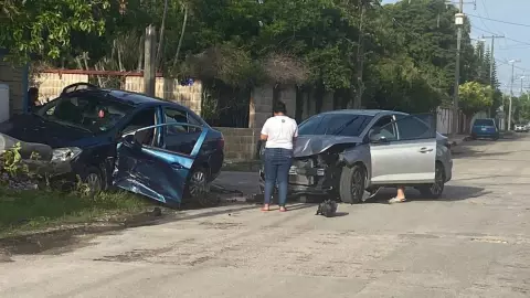 Se registra choque vehicular en la Calle 29 de Nuevo Yucatán