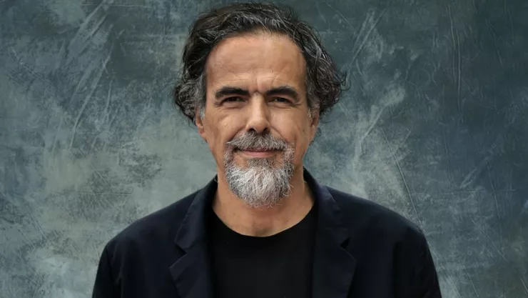 Alejandro Iñárritu vestido de negro.