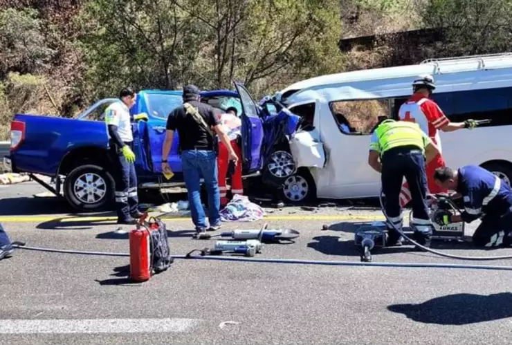 13 muertos y 10 heridos es el saldo de choque sobre carretera Oaxaca-Cuacnopalan.