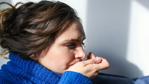 Los principales síntomas del síndrome de Sjögren son la resequedad en la boca y los ojos.