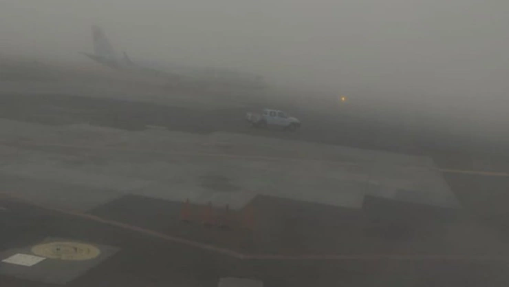 suspenden vuelos en el AICM